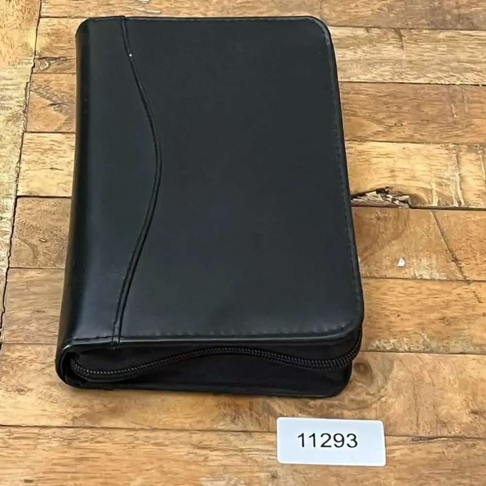 Day Timer Organizer Black Binder Zip-Around 8.5